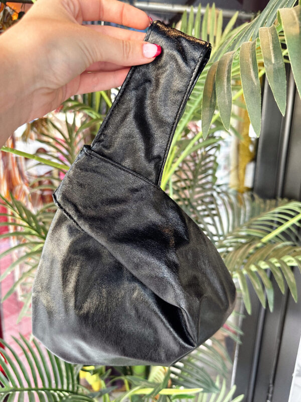 BOLSO MANO METALIZADO NEGRO