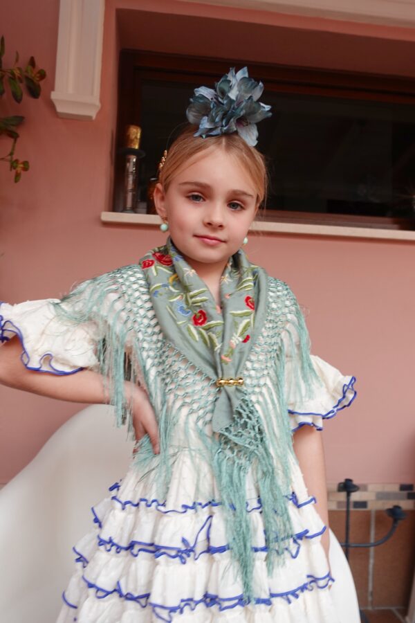 MANTONCILLO ANTIGUO NIÑA VERDE EMPOLVADO