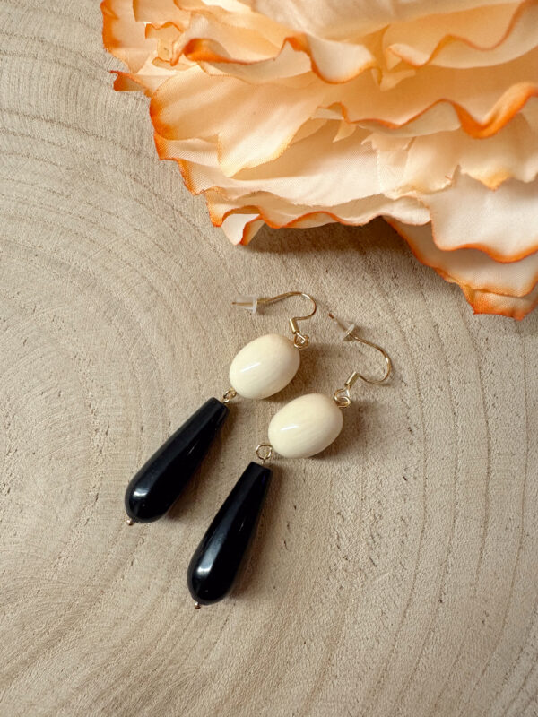 PENDIENTES TRIANA NEGRO Y HUESO